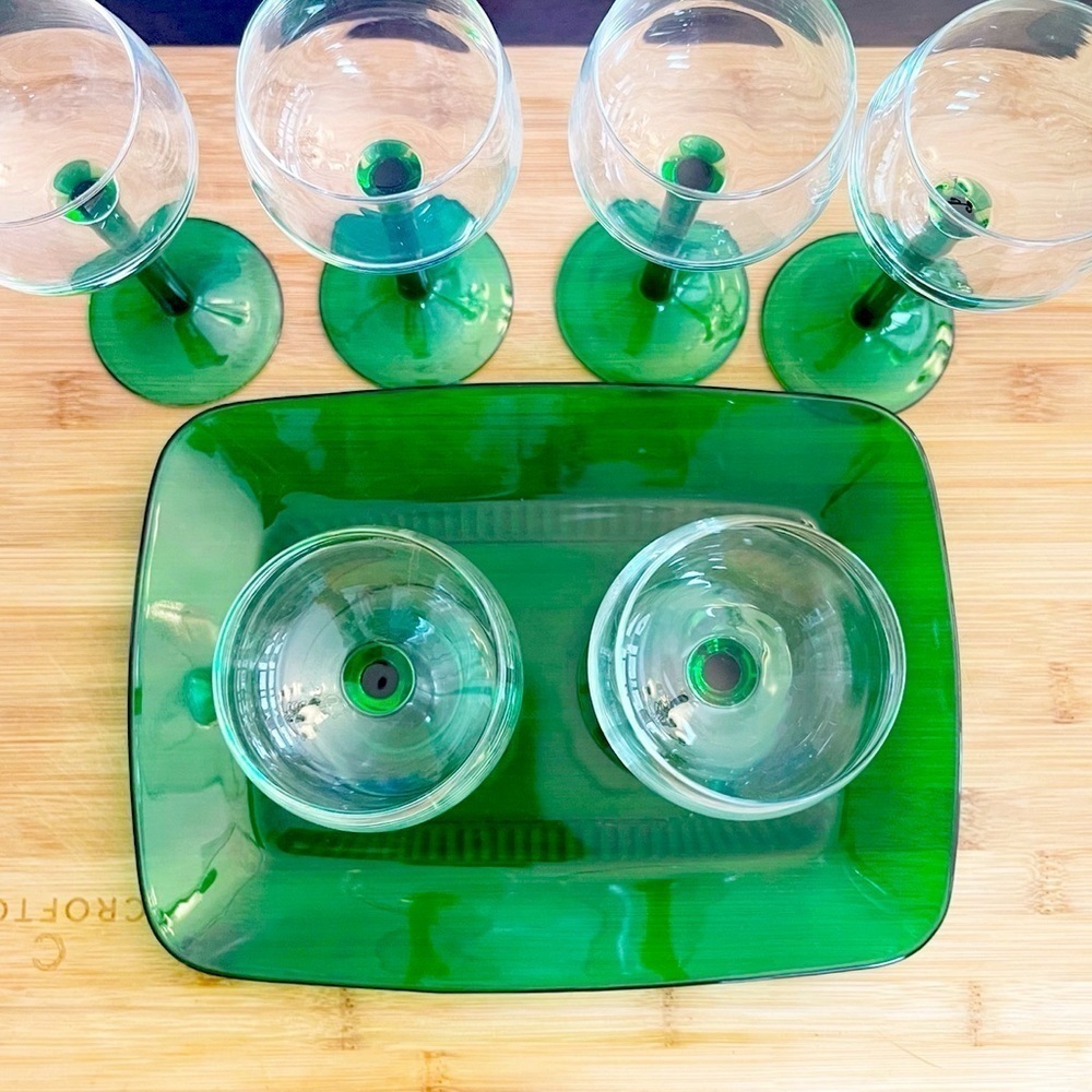 Green French Luminarc Cordial Glassware, Set of 6 with Plate 1970s, France